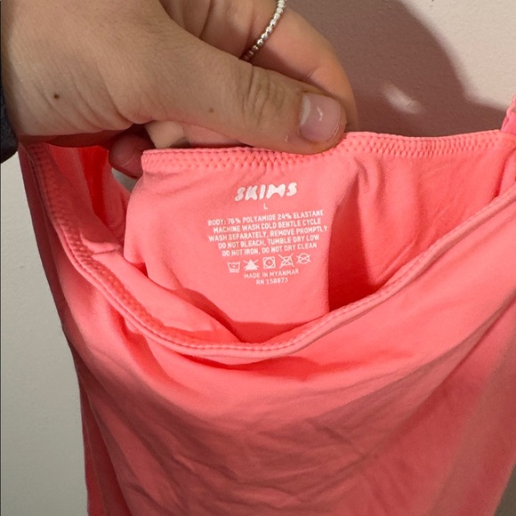 SKIMS Fits Everybody Cami Square Neck Bodysuit in Neon Coral - L - Picture 3 of 3